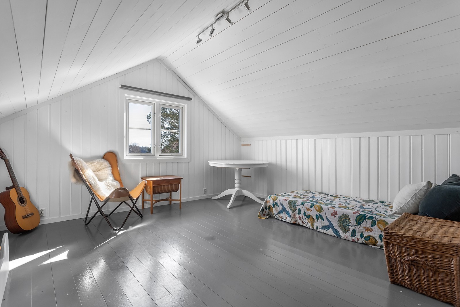 Dette rommet har plassmentert seng, men det er også god plass til å lage ditt eget drømmesoverom! Galleribilde