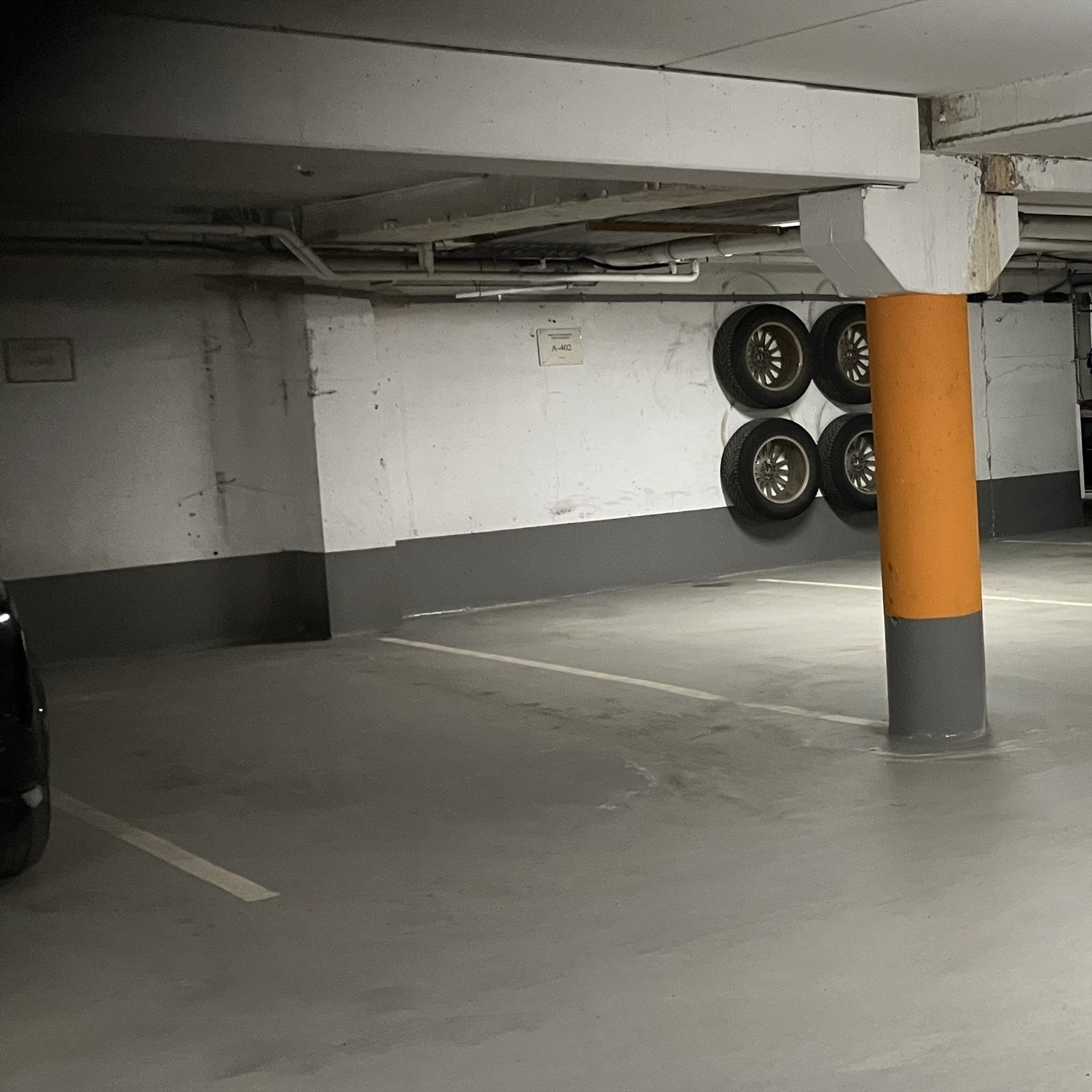 Her fra parkeringsplassen til leiligheten Galleribilde