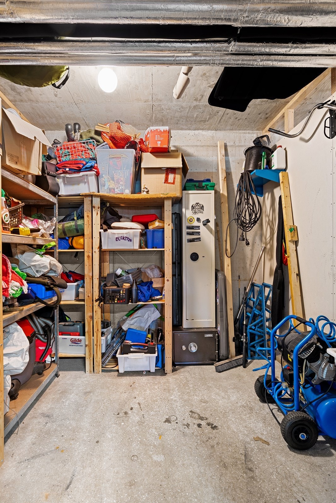Sportsbod er på 6 m² og passer ypperlig til oppbevaring av både sykler, verktøy og sesongutstyr. Galleribilde