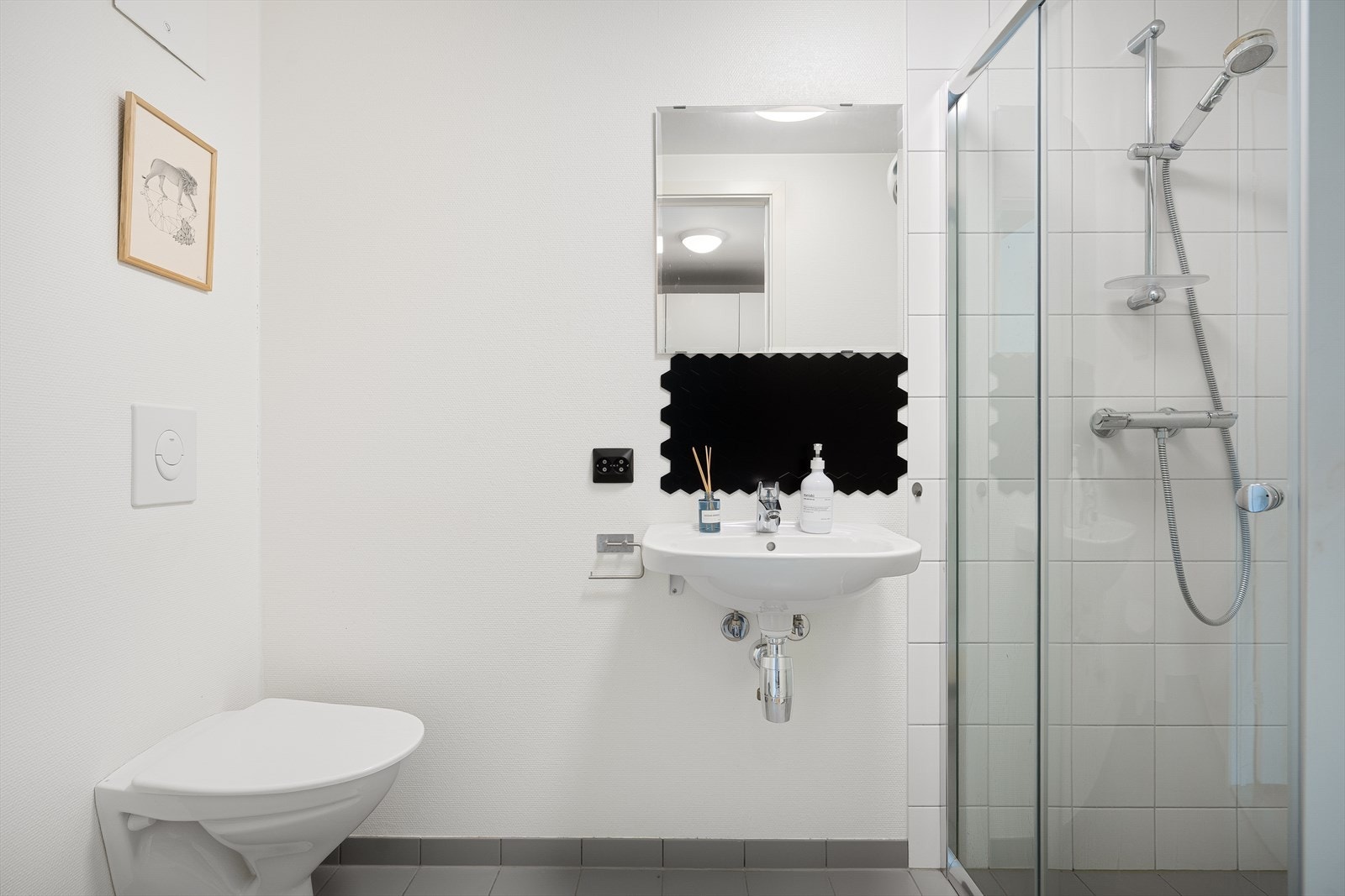Vannbåren varme i gulv både på bad og i gang. Galleribilde