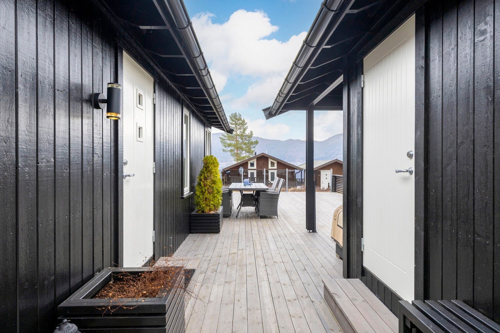 Videre inn til annekset. Galleribilde