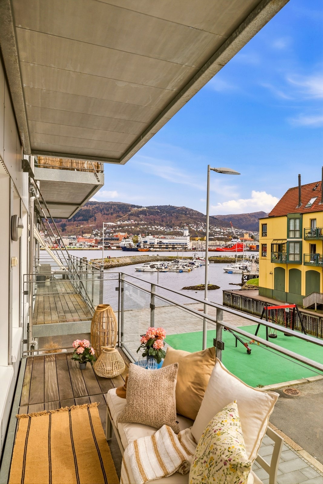 Fra stuen har man adkomst til balkong. Galleribilde