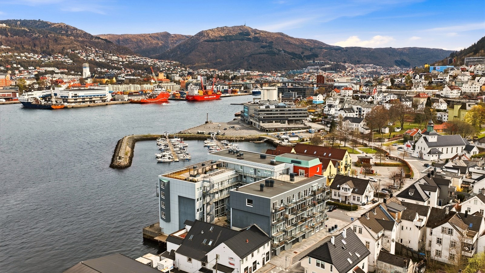 Vi ønsker hjertelig velkommen til visning, torsdag 07.mai kl. 16:30! Husk påmelding. Galleribilde