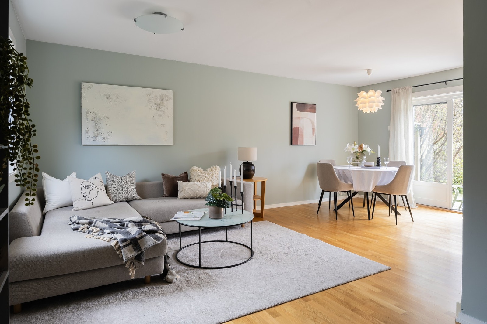 Rekkehuset er en ypperlig familiebolig og er vedlikeholdt med flere oppgraderinger i senere år. Galleribilde