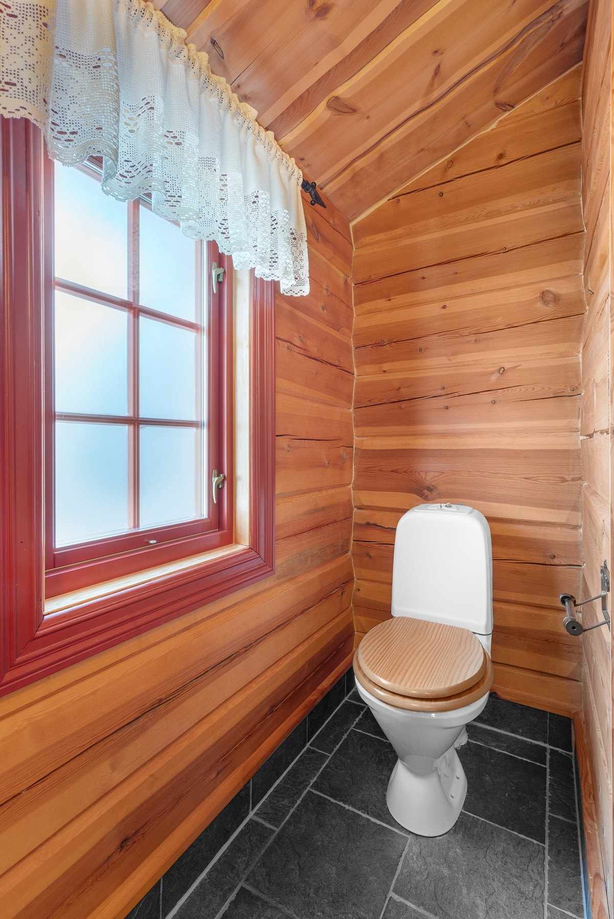 Det er varme i gulvet på badet. Galleribilde