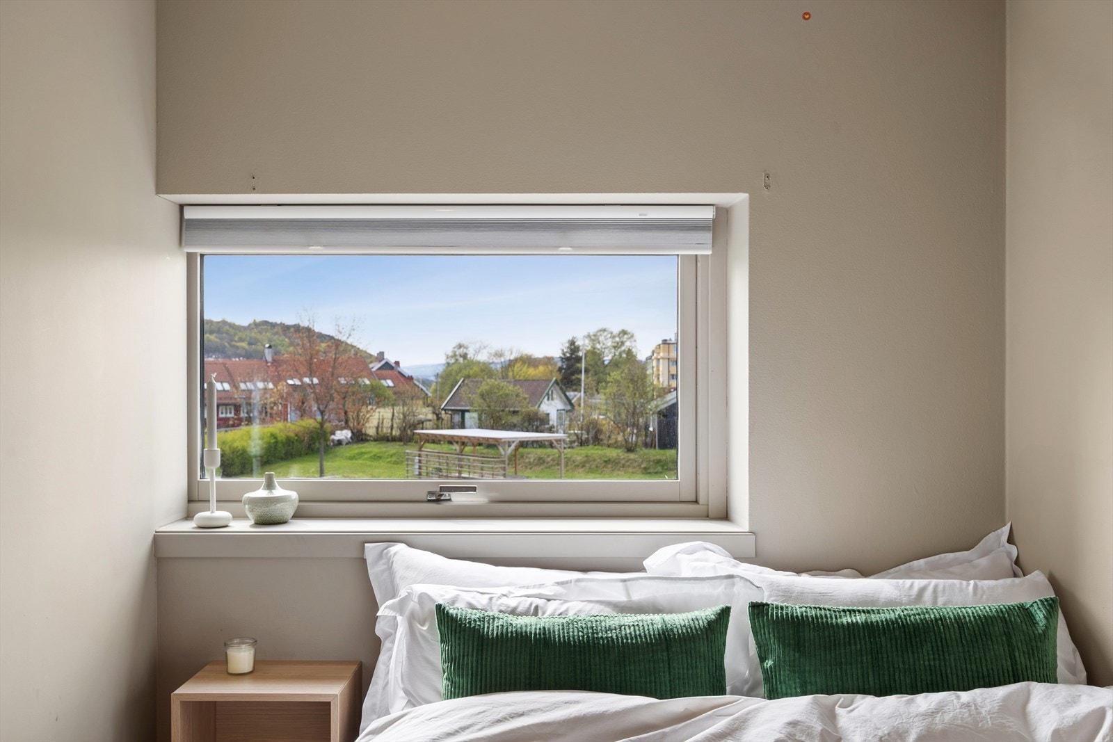 Originalt har boligen ett soverom som er delt til to rom ved at det er satt opp en lettvegg. Galleribilde