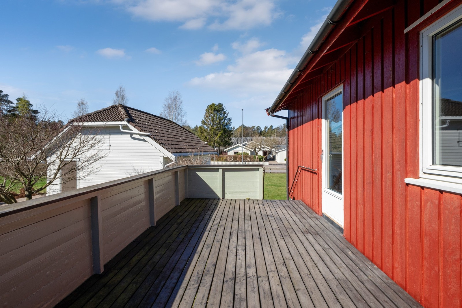 Terrassen har et areal på 15 kvm Galleribilde