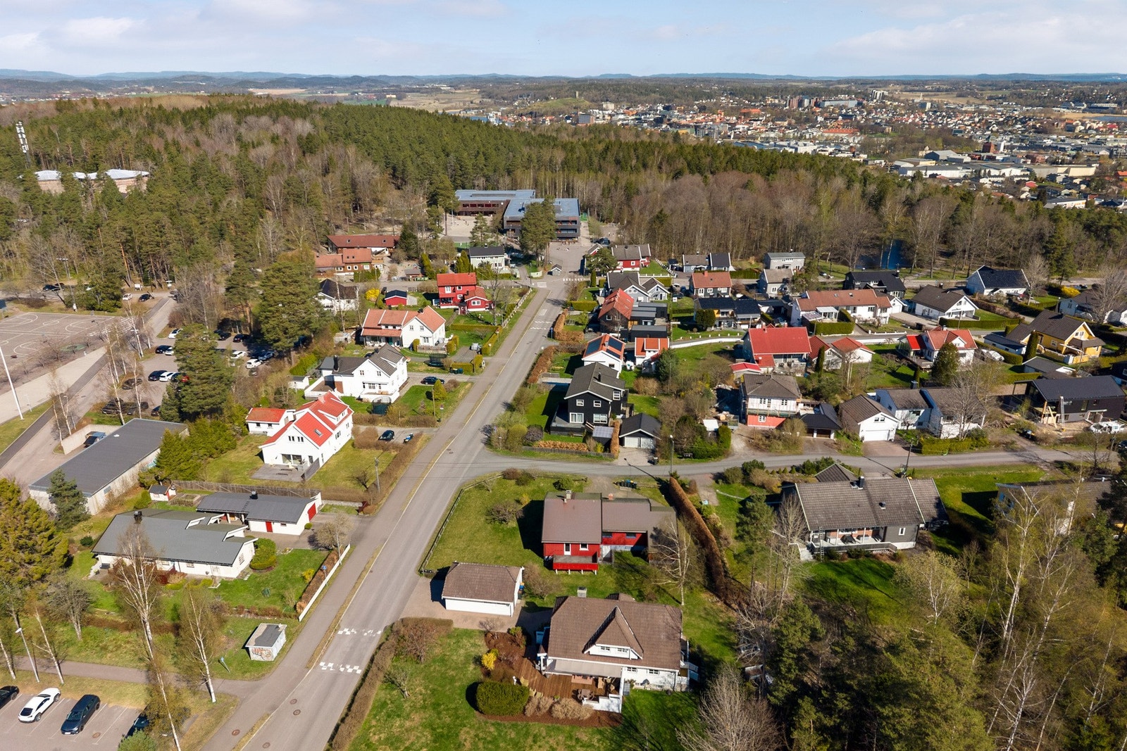 Her bor man tilbaketrukket, samtidig som det er kort vei til alle fasiliteter og servicetilbud i sentrum Galleribilde