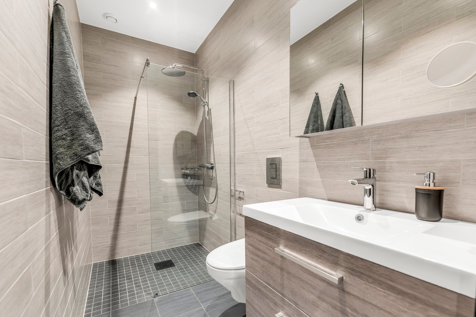 I entrèen har man også tilgang til praktisk baderom med wc Galleribilde