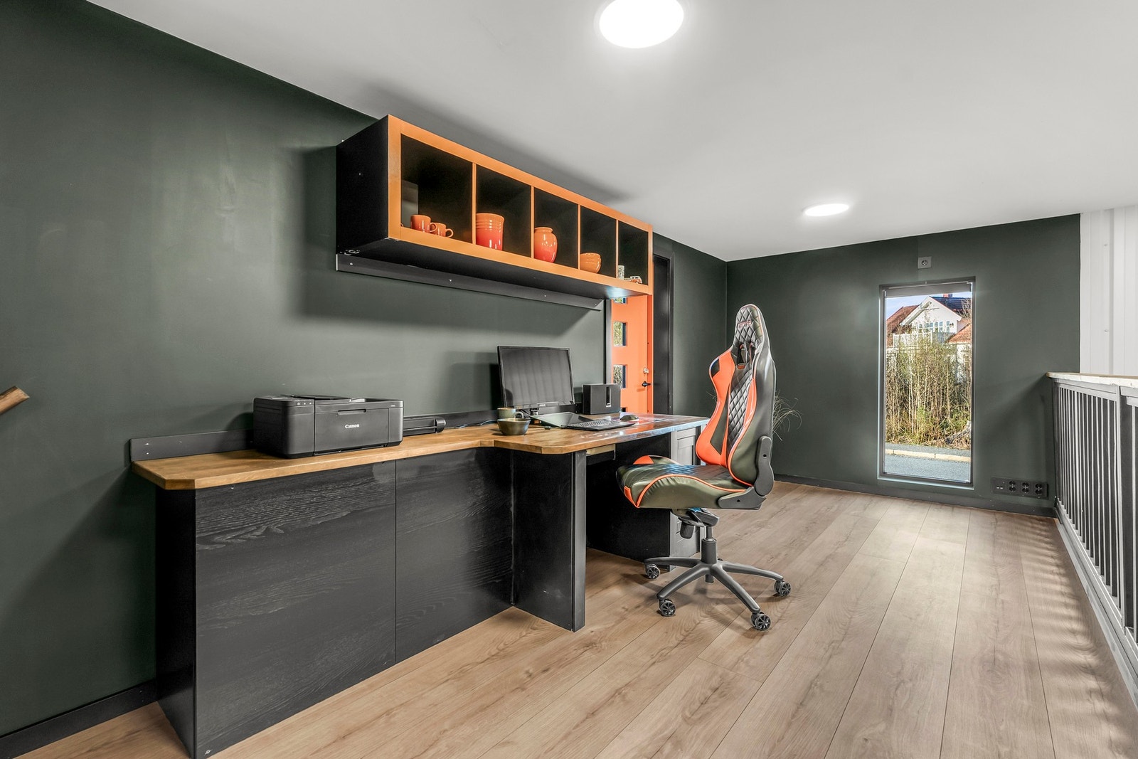 Plass for hjemmekontor Galleribilde