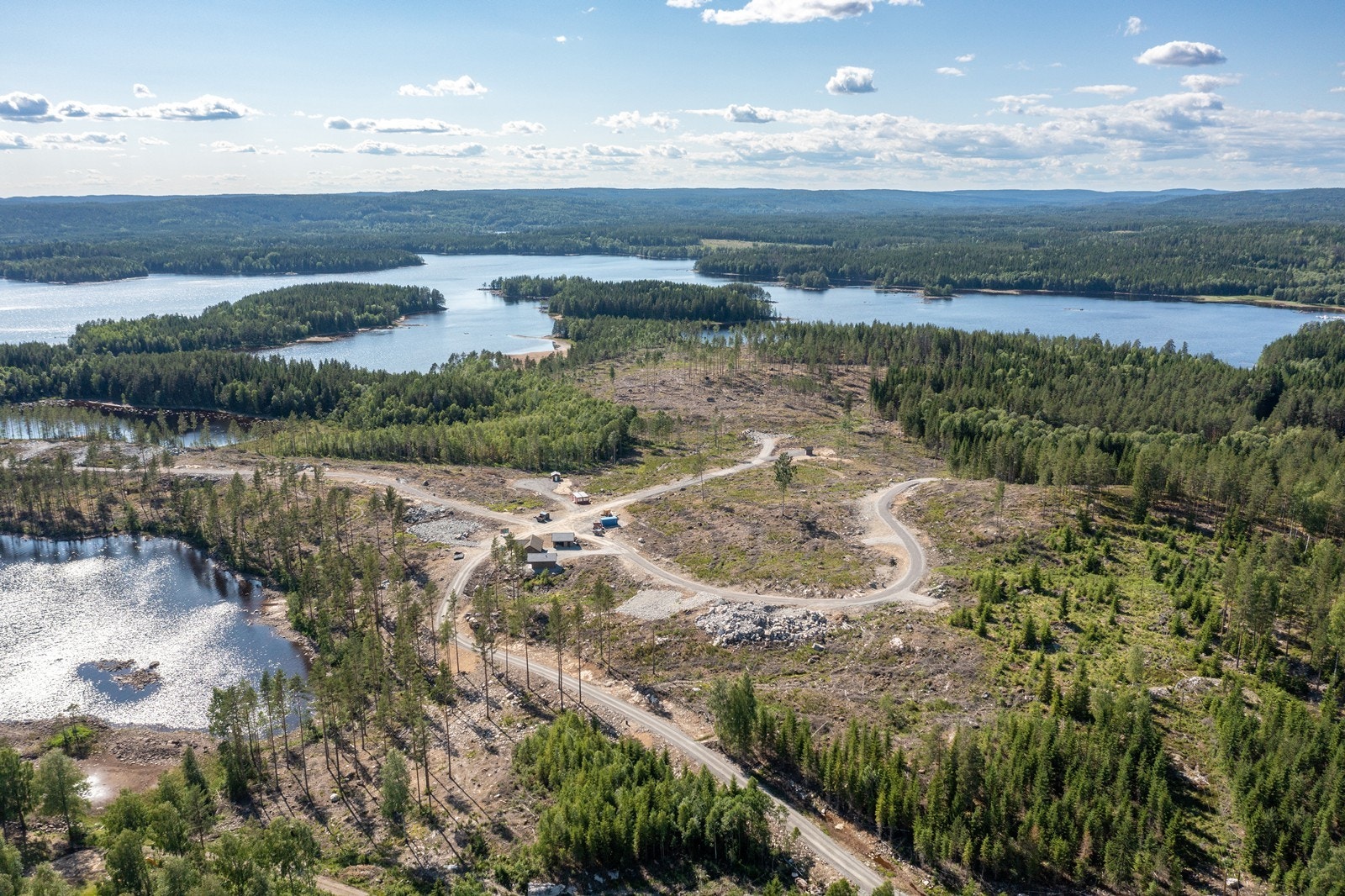 Vinterstid kjøres det opp skiløyper, og det er mange fine turmål i området. Galleribilde