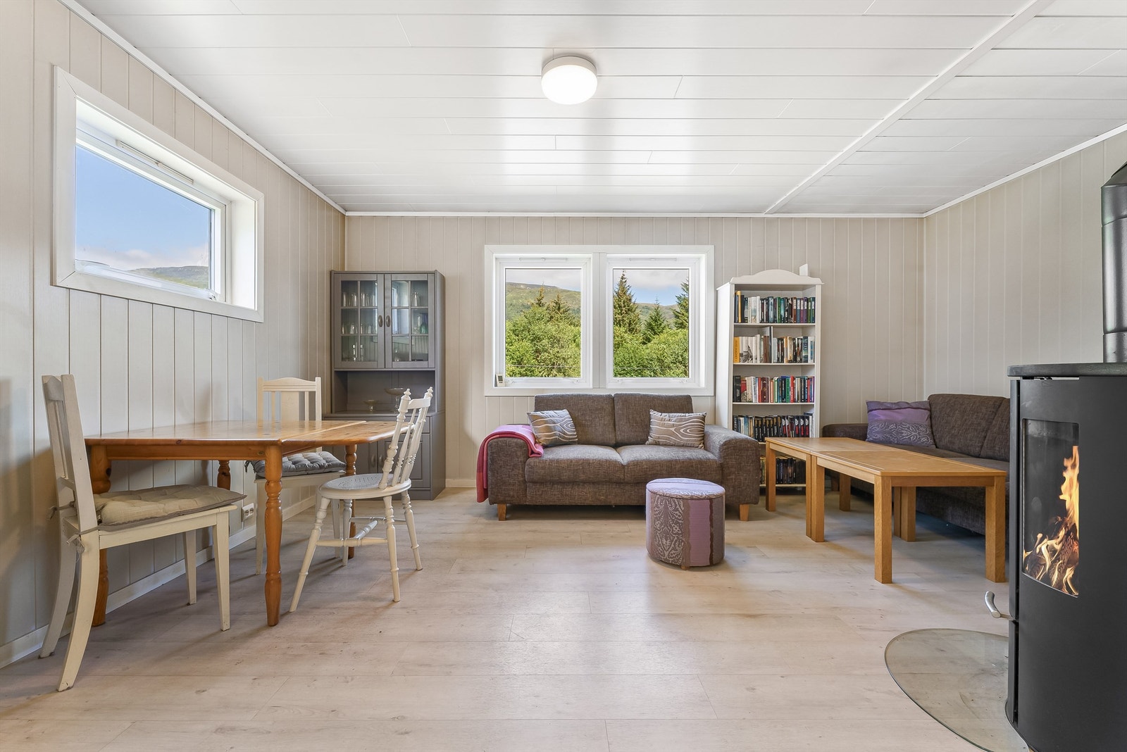 Stue ved koselig vedfyring Galleribilde