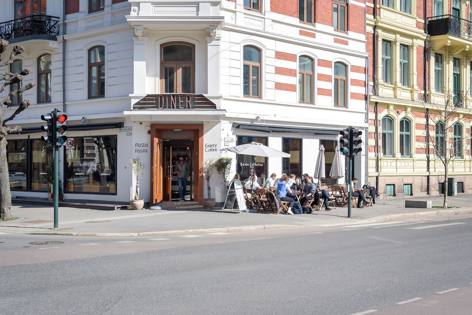 Her bor du midt i hjertet av Frogner, omgitt av sjarmerende kaféer, gourmetrestauranter, nisjebutikker og eksklusive delikatesseforretninger. Galleribilde