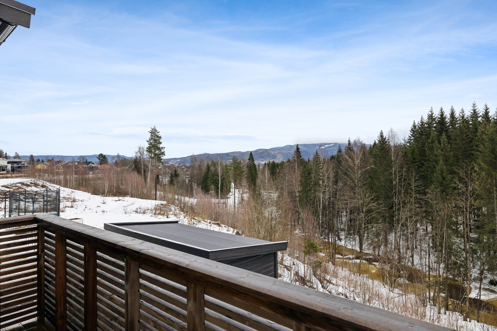 Flott utsikt fra terrassen i 1.etasje. Galleribilde
