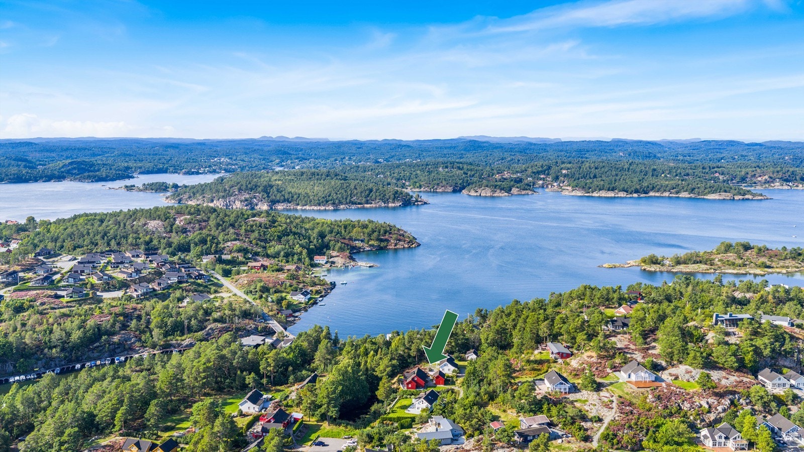 Attraktiv beliggenhet tett på sjø og natur. Galleribilde