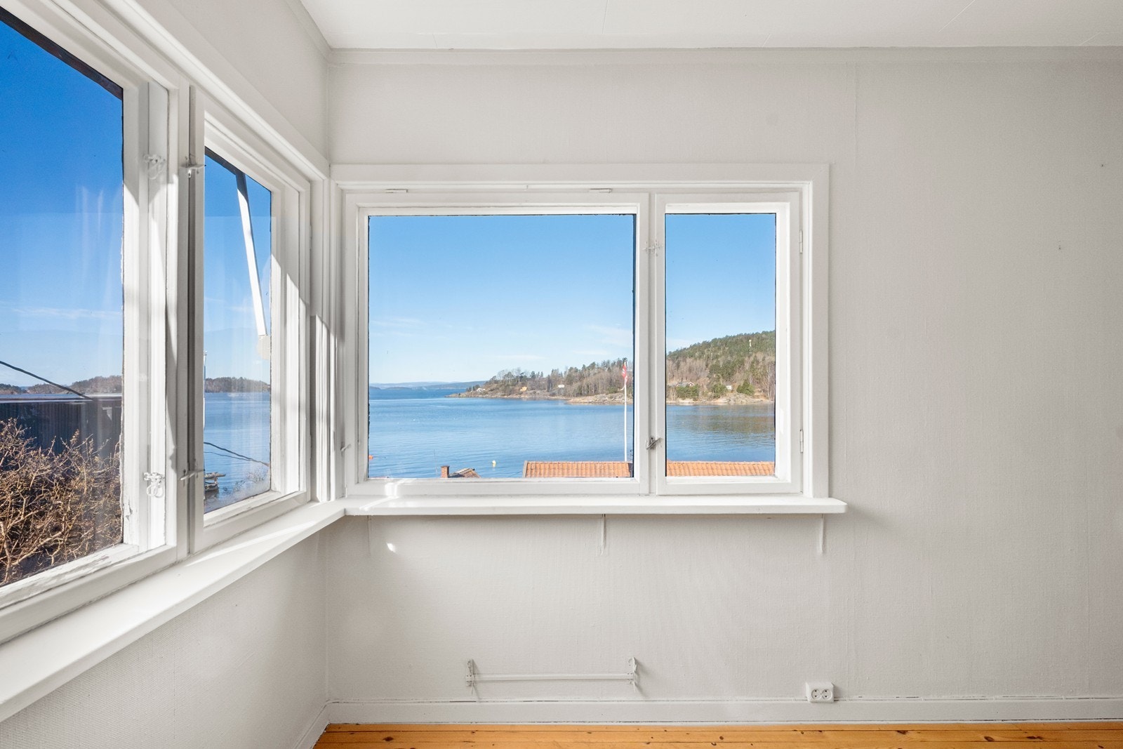 Vindusflater fremhever den flotte fjordutsikten. Galleribilde