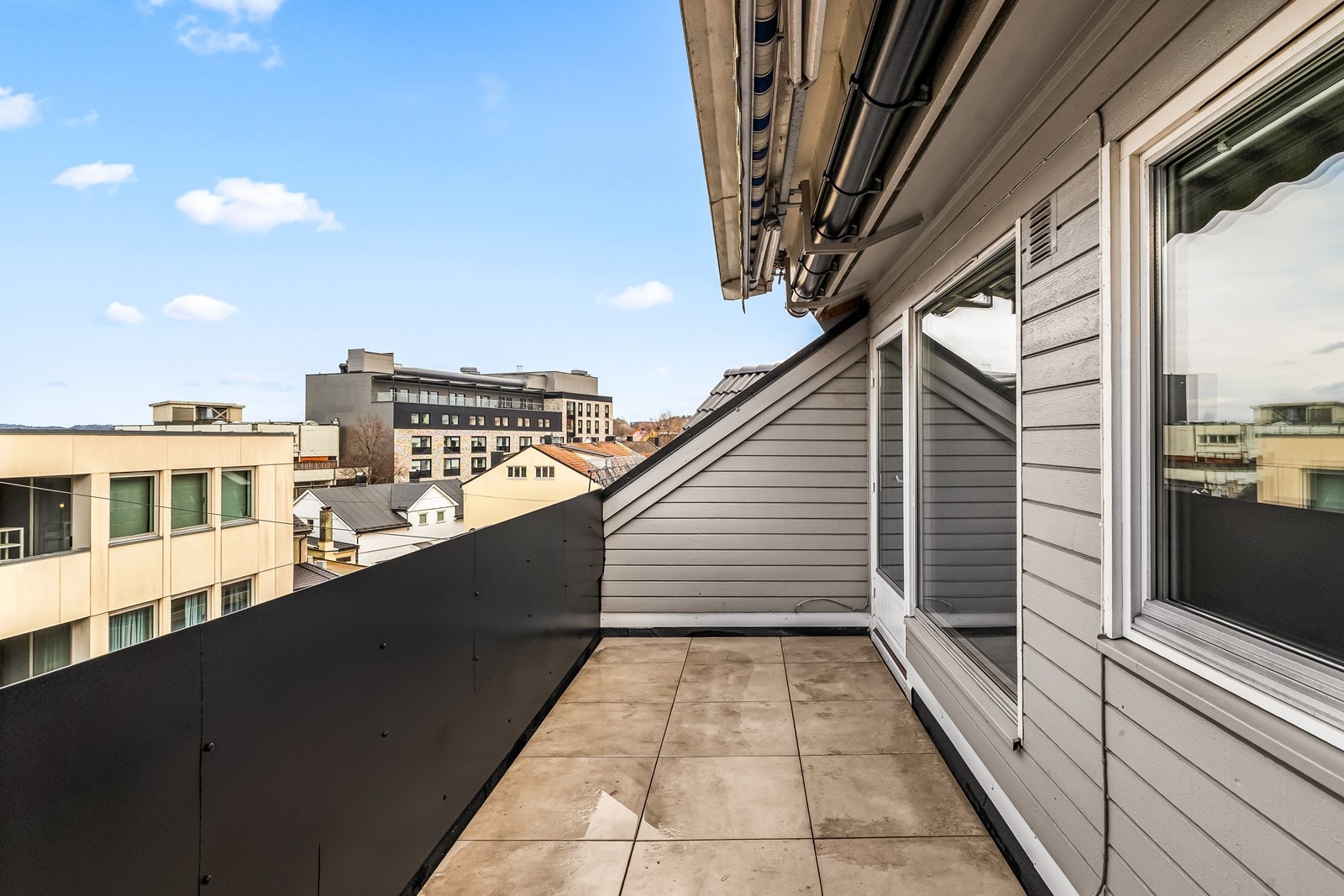 Skjermet takterrasse på 8 m² med utsikt og gode solforhold Galleribilde
