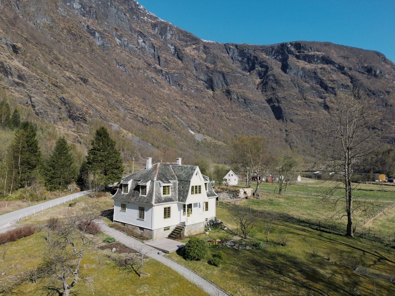 Idyllisk beliggenhet i vakre Flåm, omgitt av storslått vestlandsnatur Galleribilde