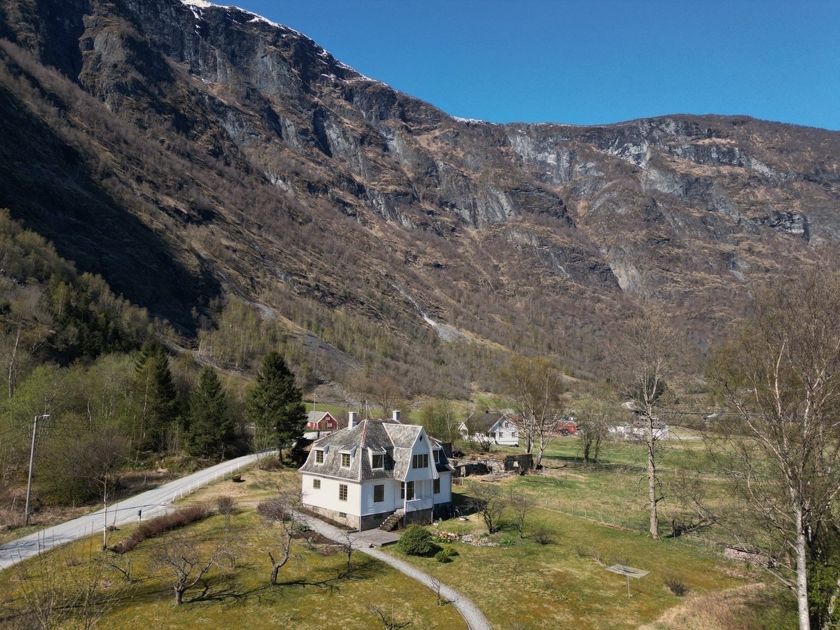 Brekkevegen 30 presenteres av Eiendomsmegler Norge v/Sebastian Eide Galleribilde