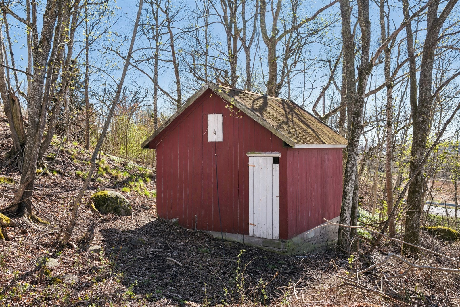 Det står også et hønsehus eiendommen. Galleribilde