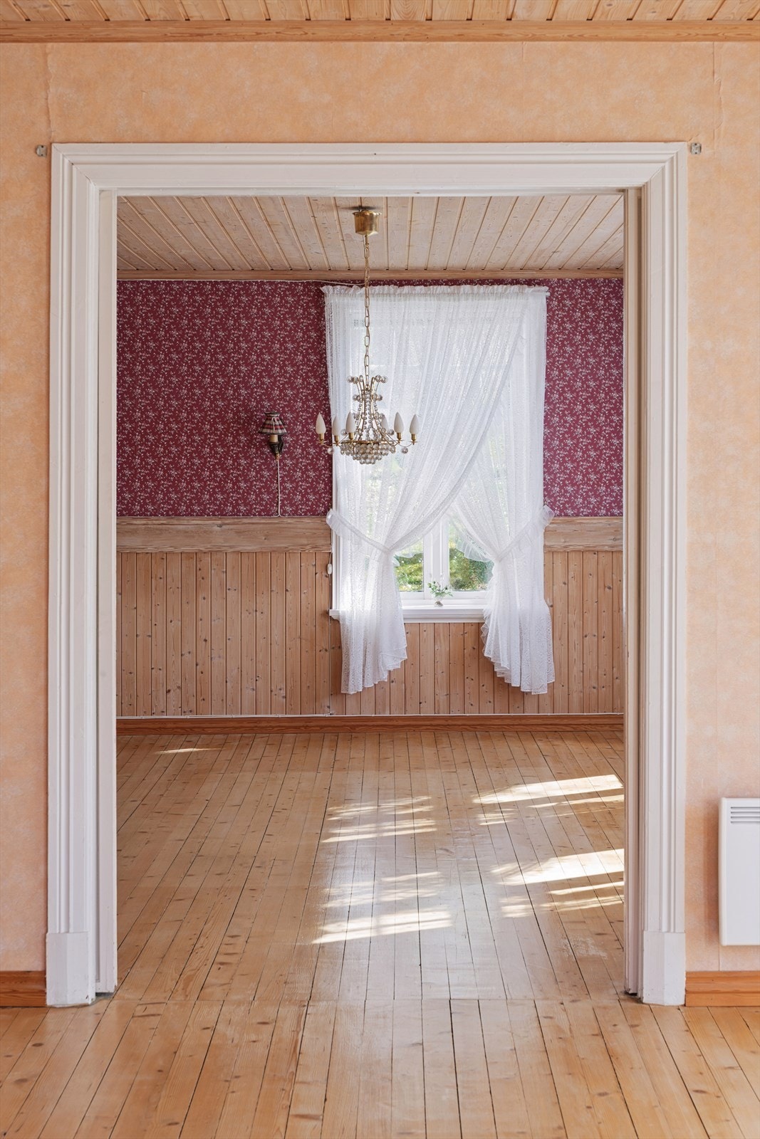 Skyvedør mellom stuene i første etasje. Galleribilde