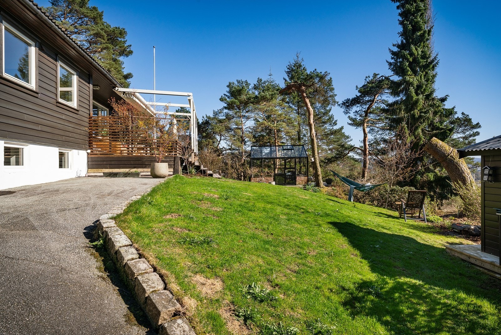 - En hage til glede for både store og små - Galleribilde