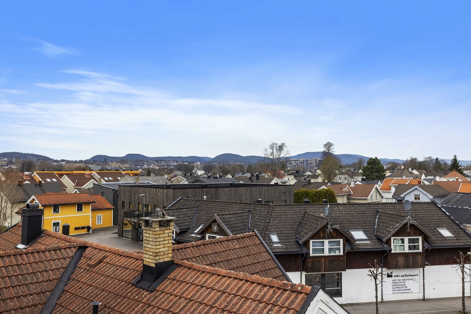 Her har du en tilbaketrukket base med utsikt, samtidig som bylivet ligger for dine føtter. Galleribilde