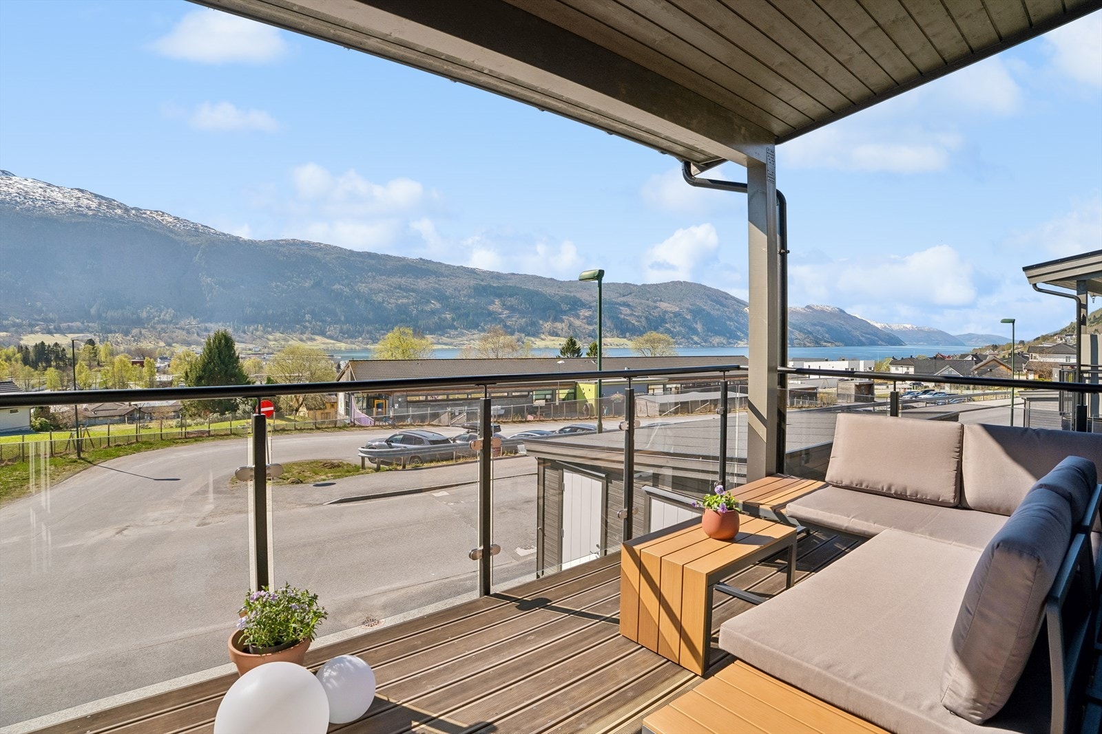 Terrasse med god sol- og utsiktsforhold Galleribilde