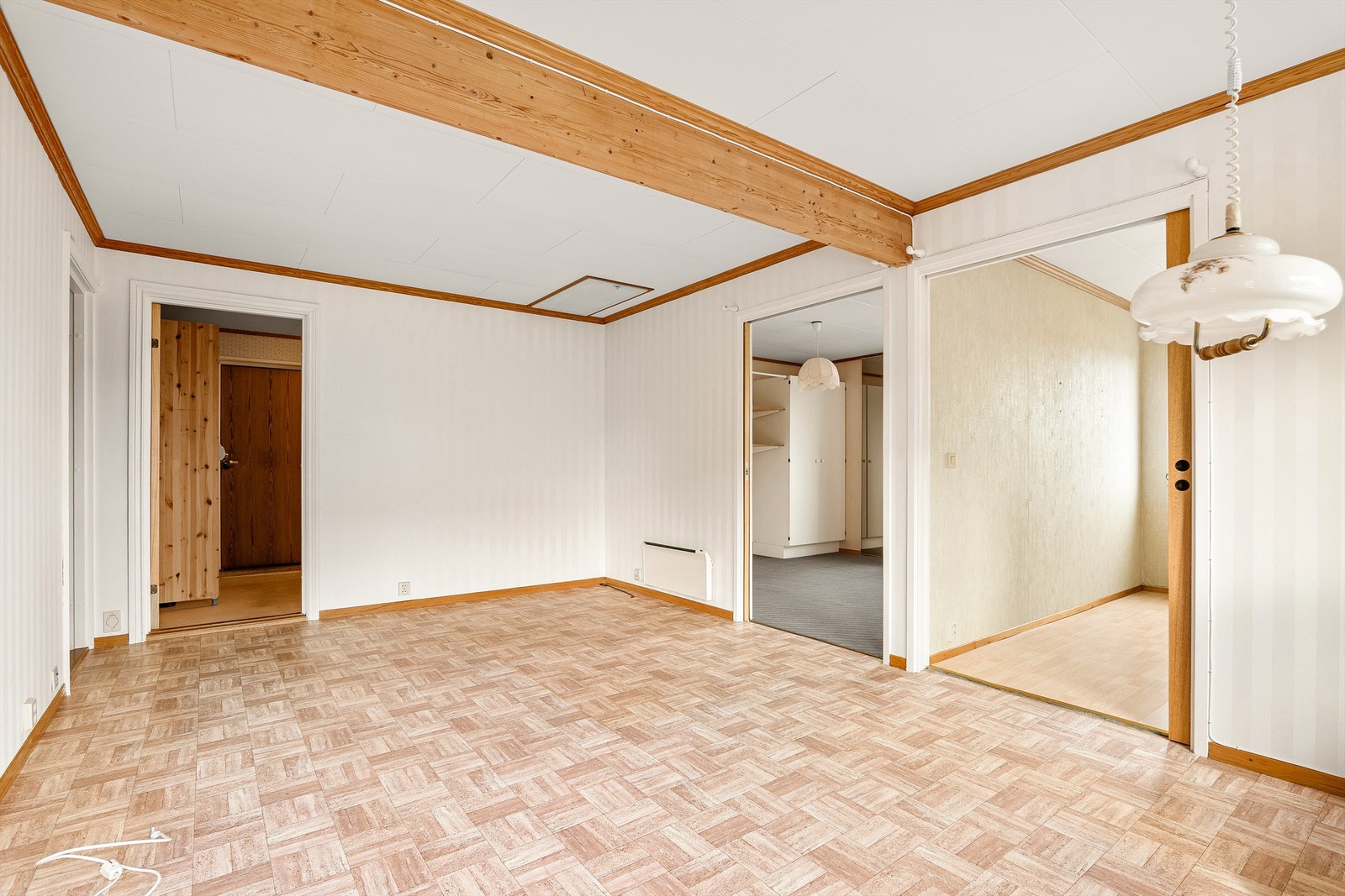 Soverommene er samlet i boligens østre side og begge forbundet med kjøkkenets spiseplass. Galleribilde
