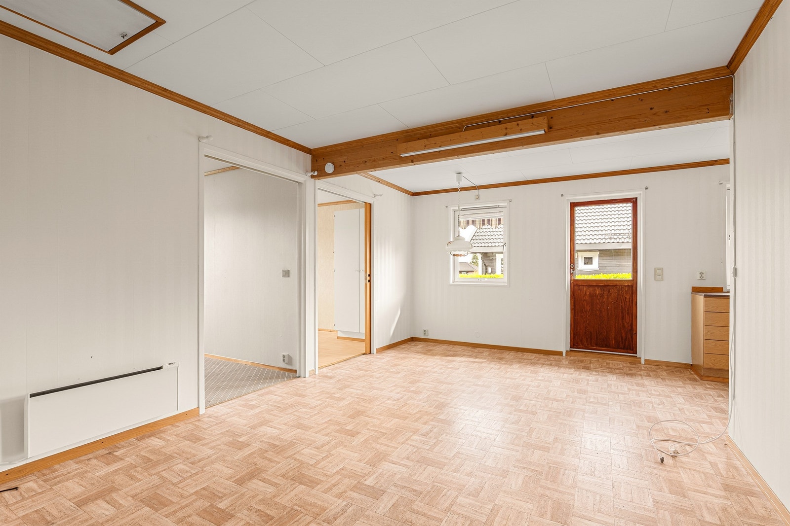 Spiseplass/spisestue tilknyttet kjøkkenet. Galleribilde