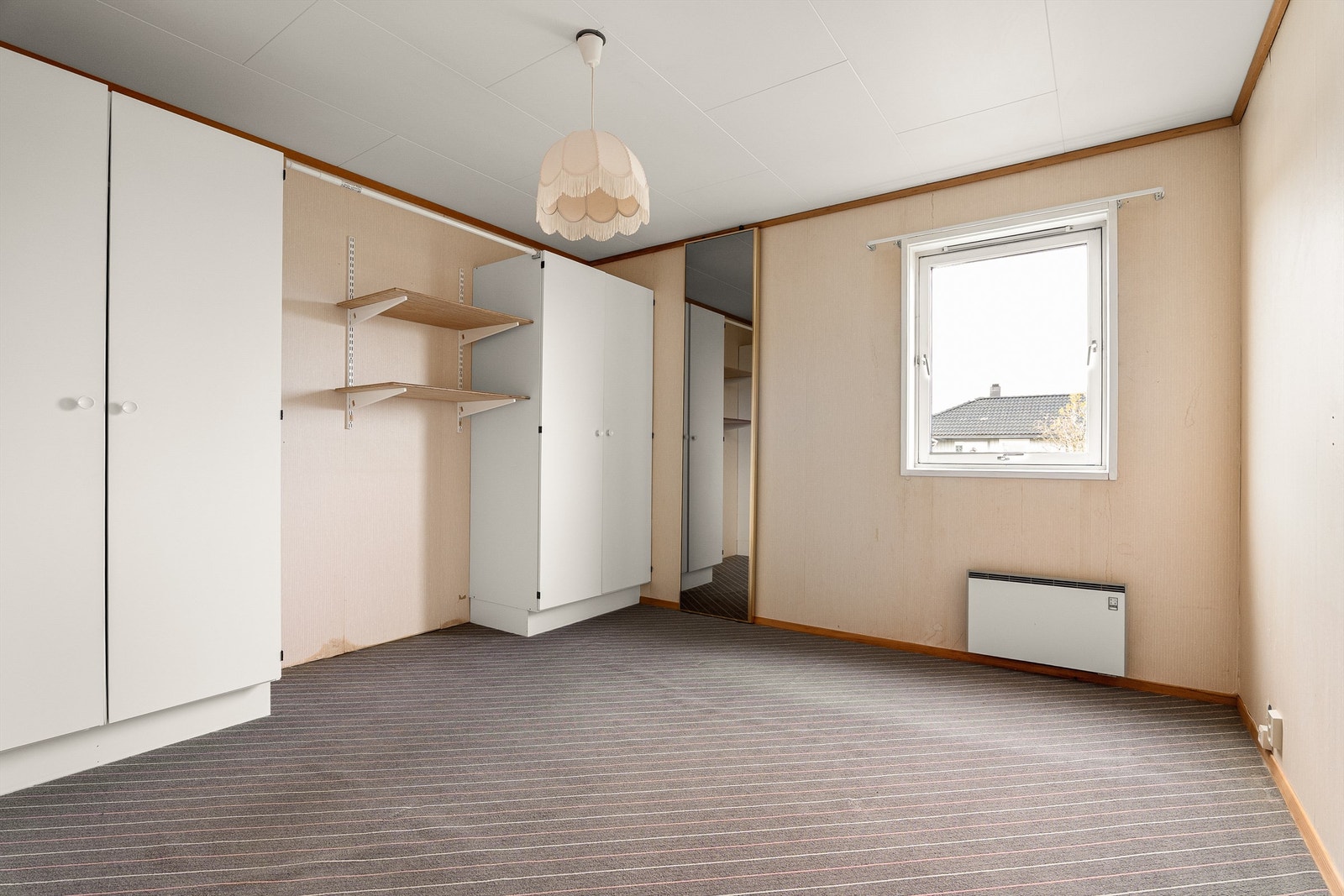 Soverom I er på ca. 11 kvm. og velfungerende som hovedsoverom. Galleribilde