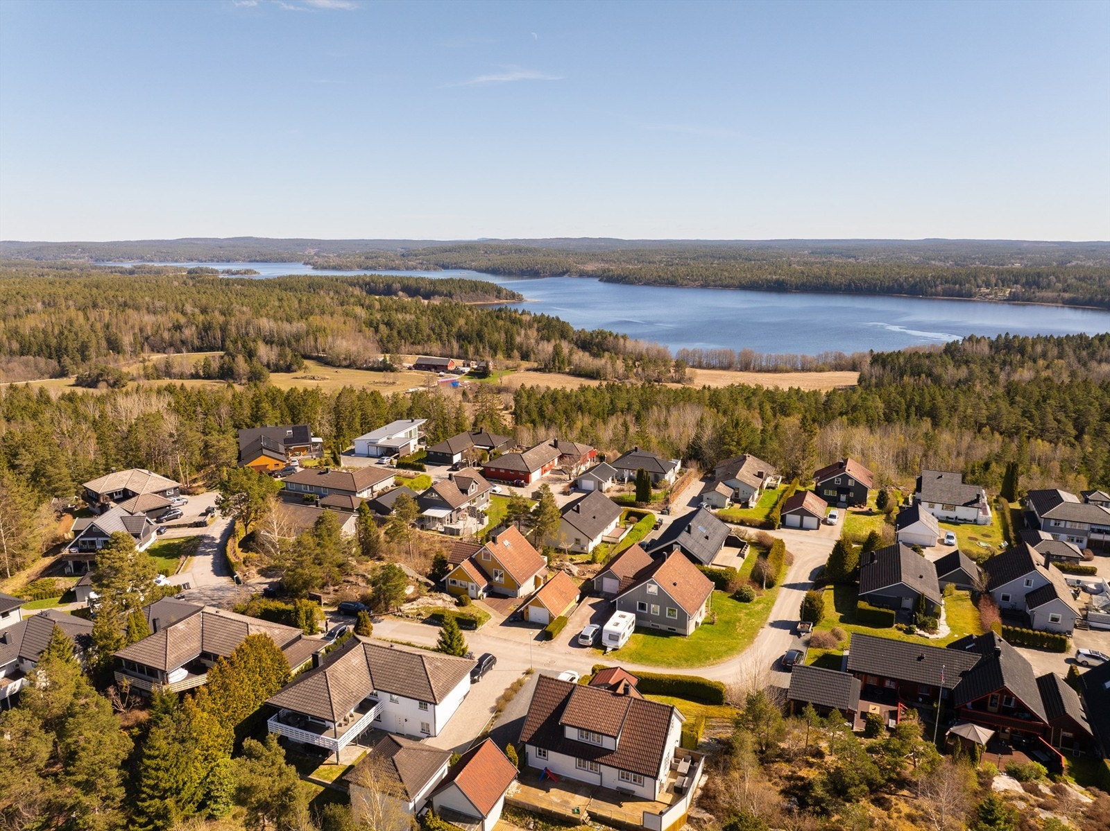 Nabolaget på Nordlitoppen er rolig og meget barnevennlig, helt uten gjennomgangstrafikk. Galleribilde