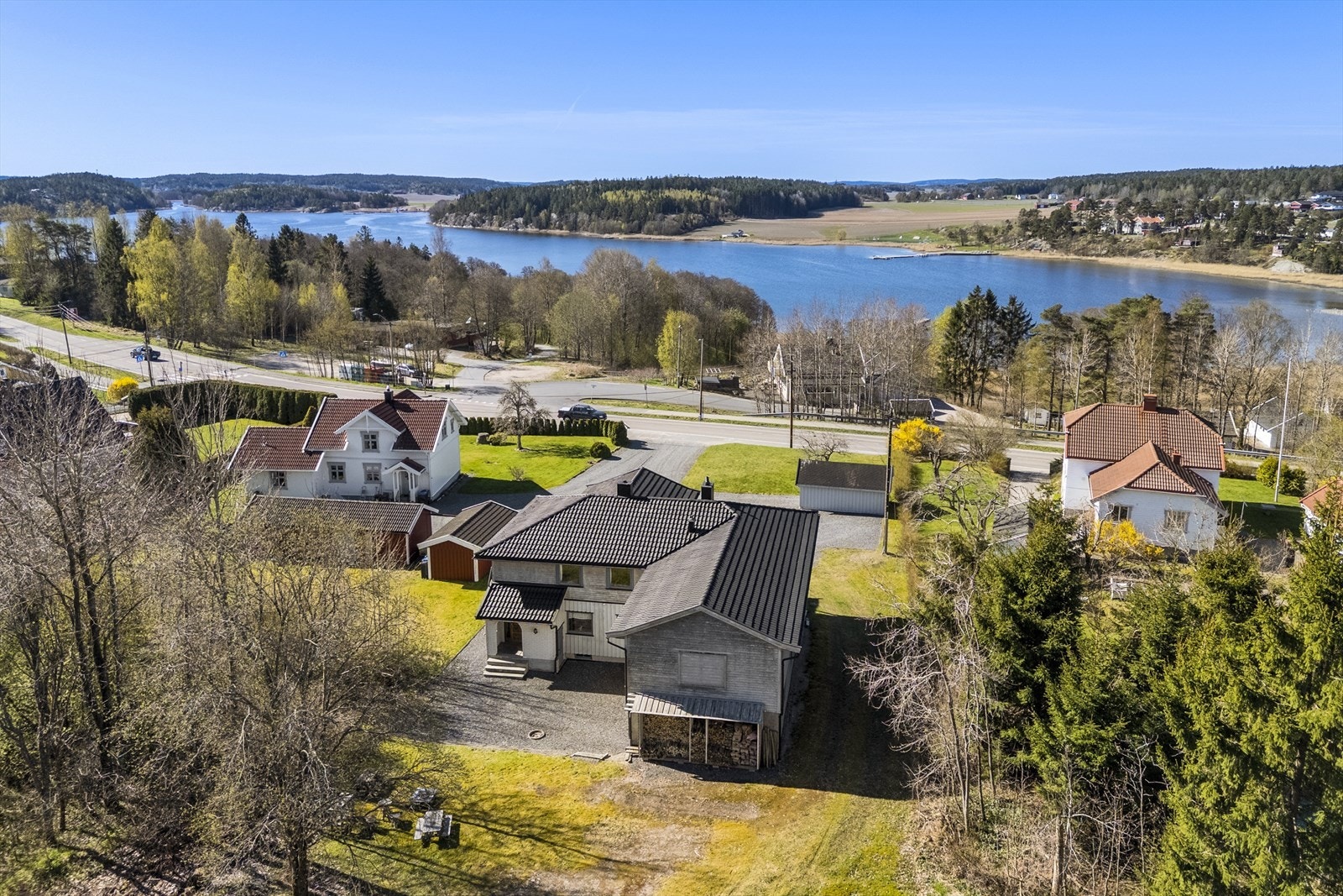 Fra eiendommen er det noe utsikt mot friluftsområdet i Vispen Galleribilde