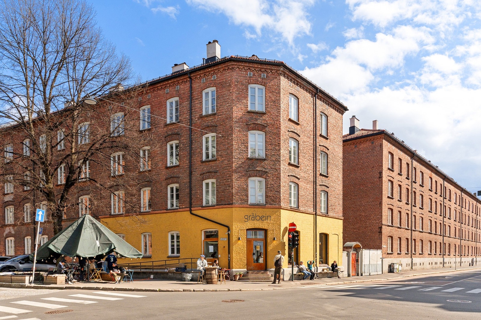 Populære nabolagspubben Gråbein Bar i bygget. Galleribilde
