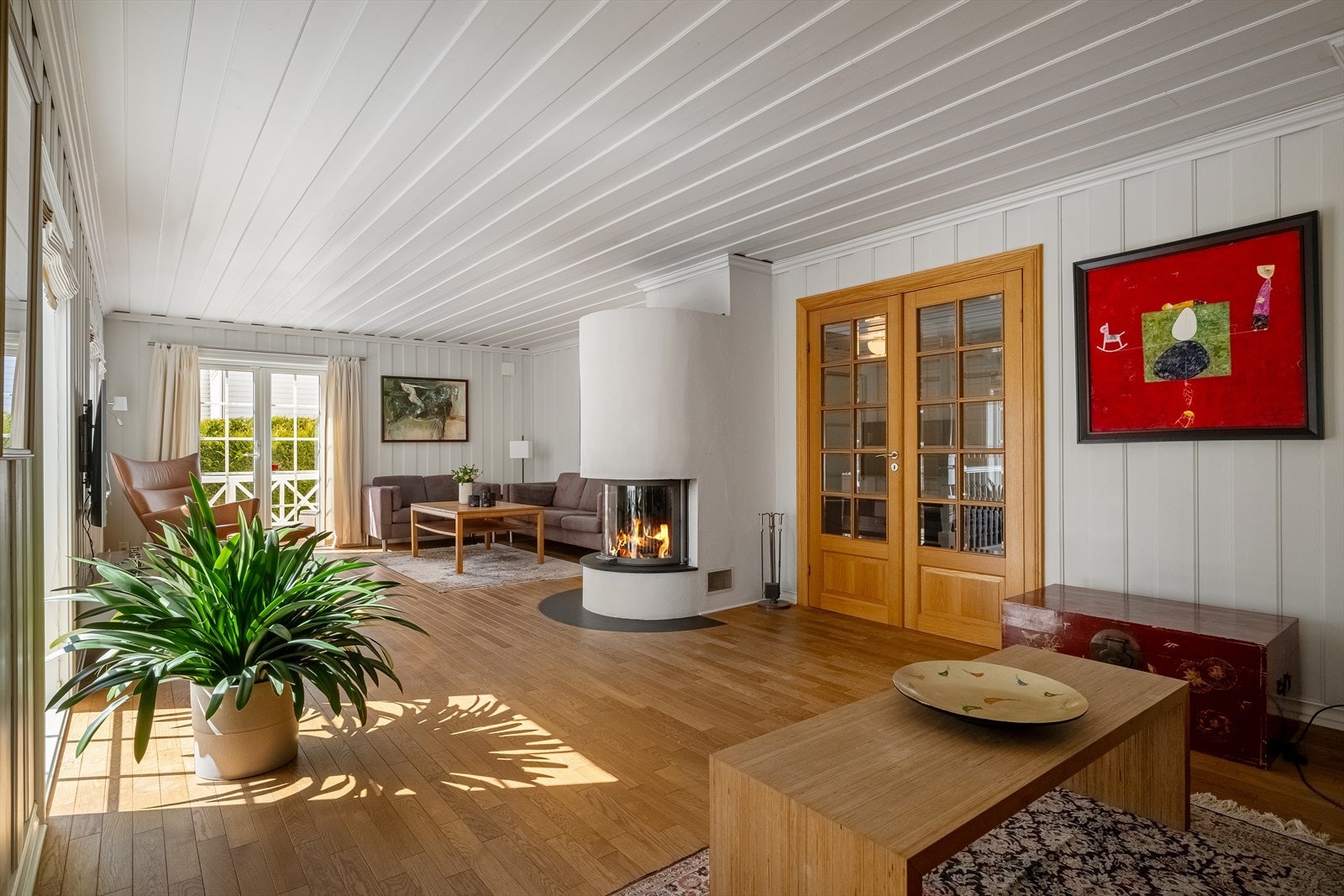 Dobbel glassdør ut til hall. Galleribilde