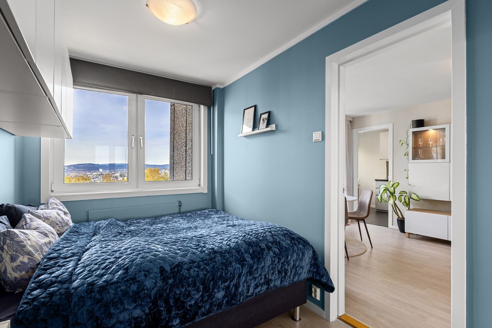 Soverommet har gode lysforhold og flott utsikt. Galleribilde