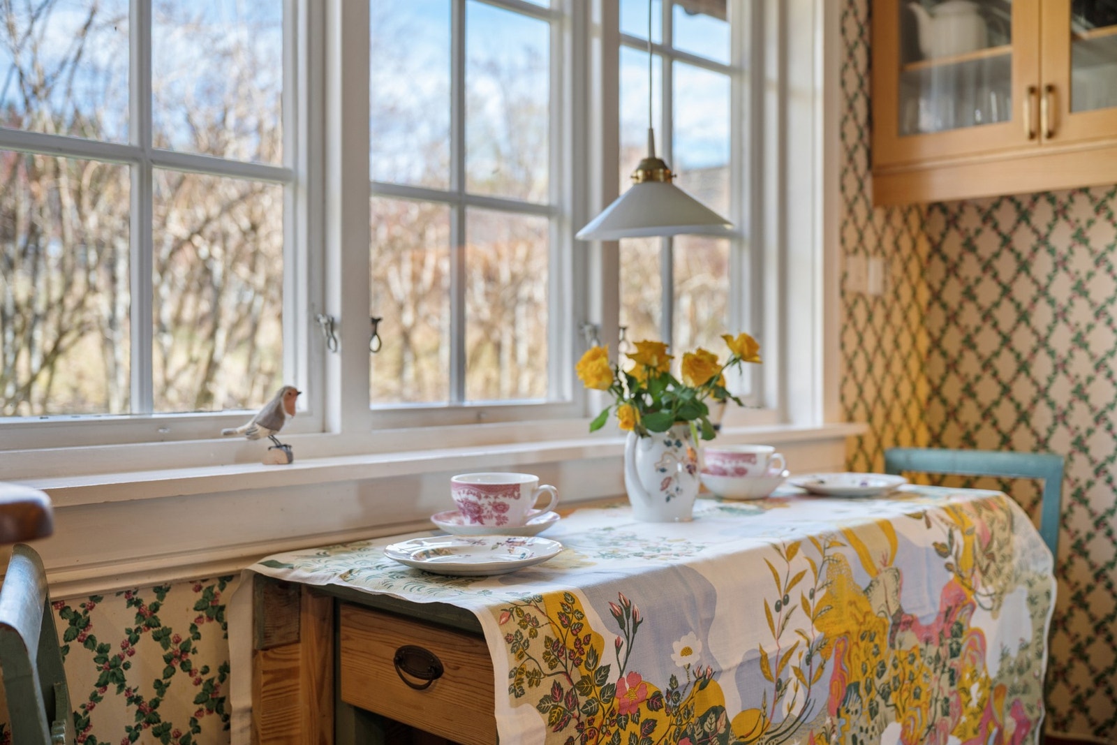 Nyt frokosten ved kjøkkenbordet. Galleribilde
