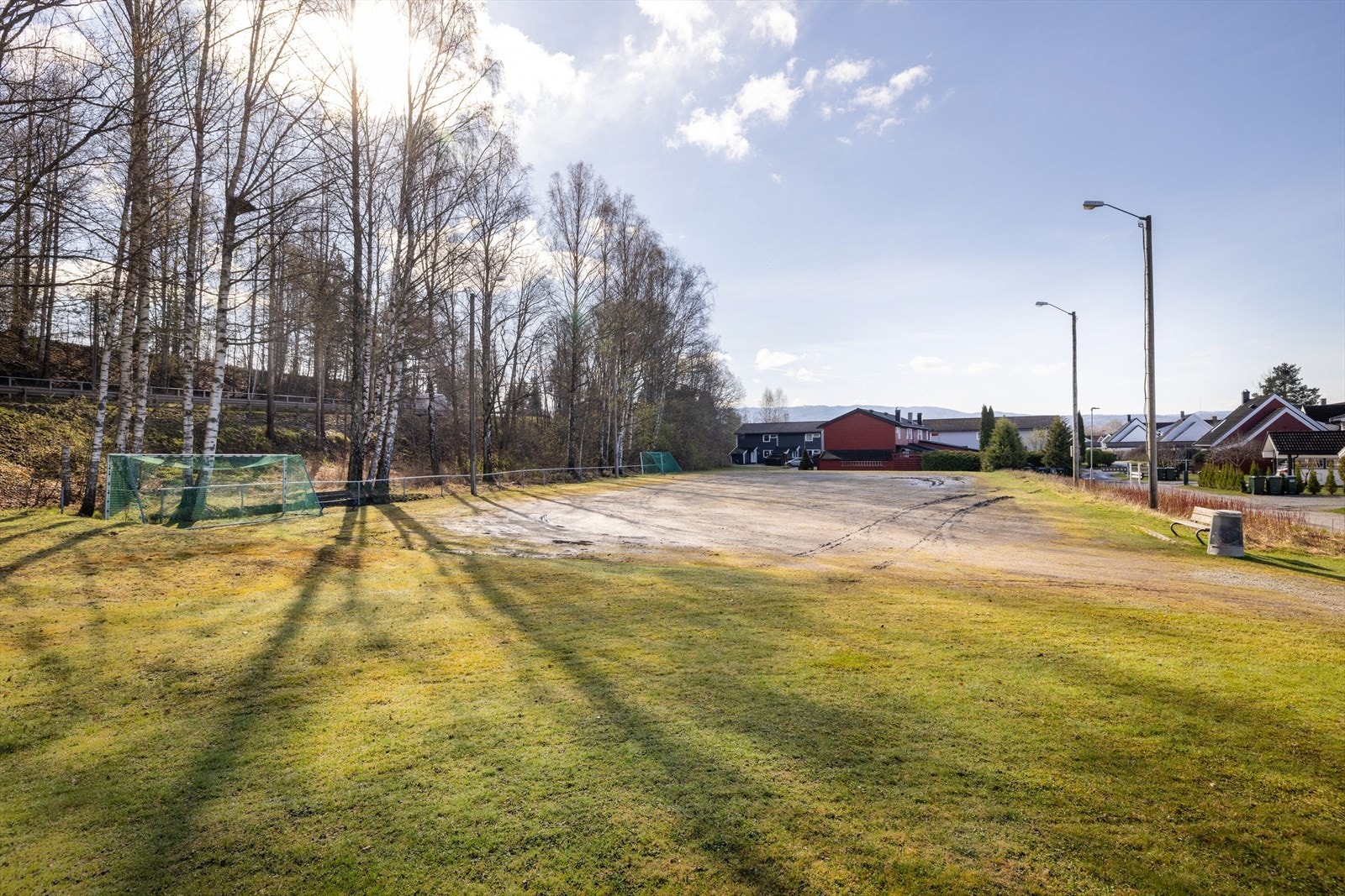 For de sportsinteresserte ligger Falkbanen ballbane kun 600 meter fra eiendommen. Galleribilde
