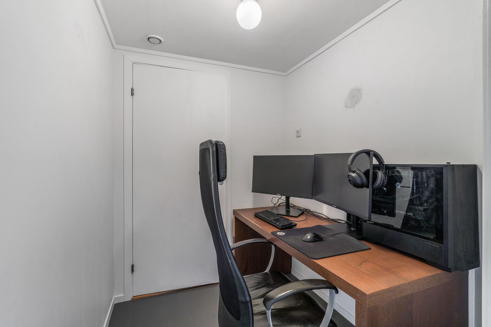 Bod, innredet som kontor. Galleribilde