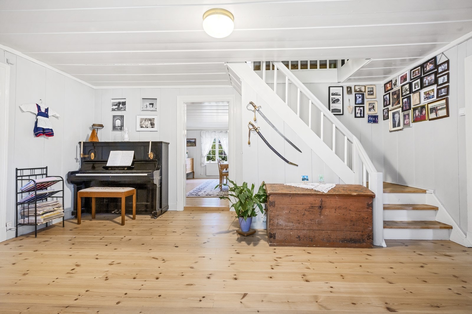 Hall med trapp Galleribilde