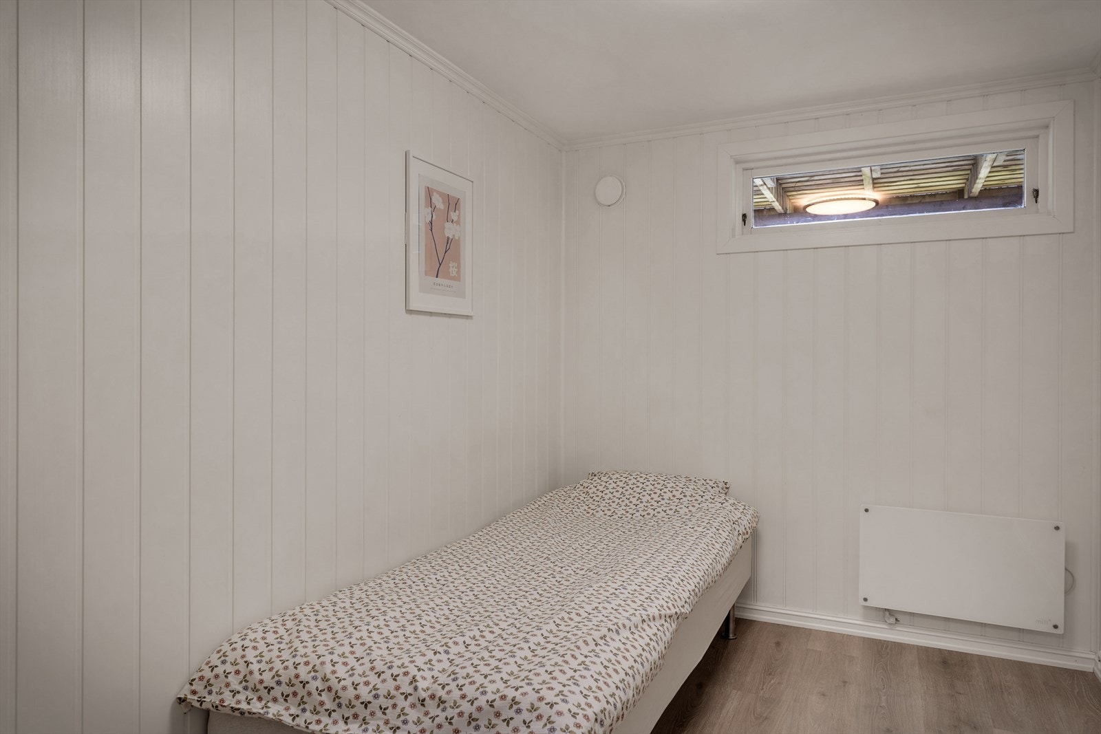 Soverom 2. Les salgsoppgave vedrørende godkjenning. Galleribilde
