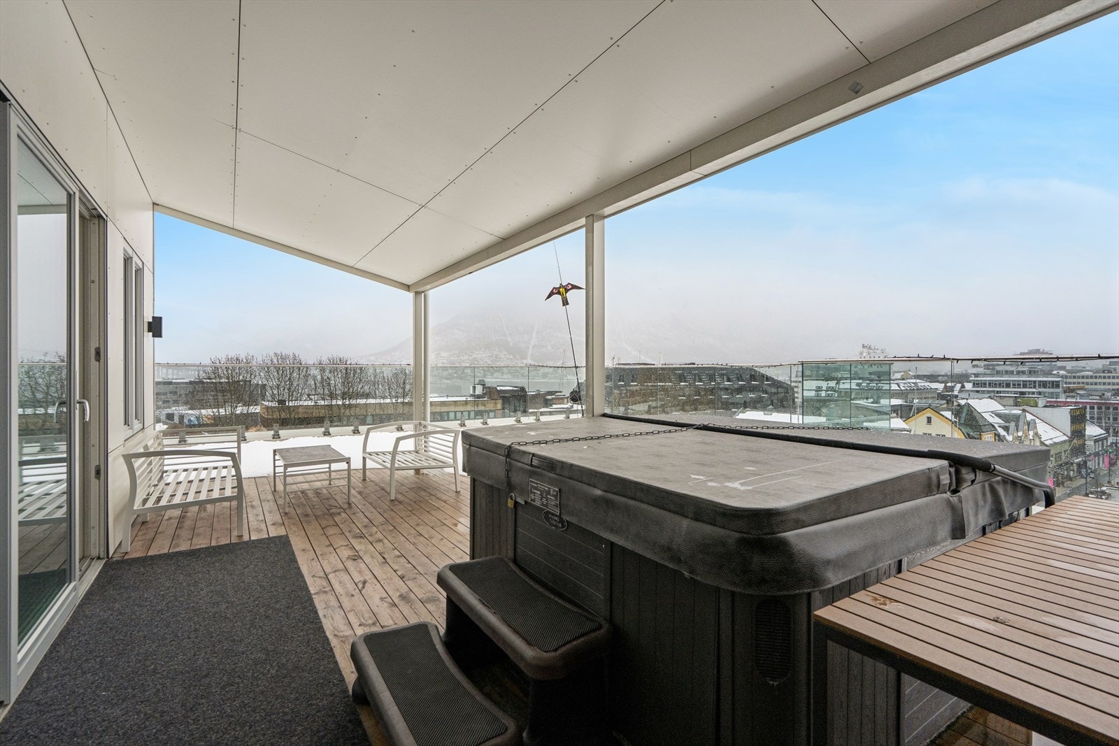 På den felles takterrassen kan du nyte utsikten fra boblebadet. Galleribilde