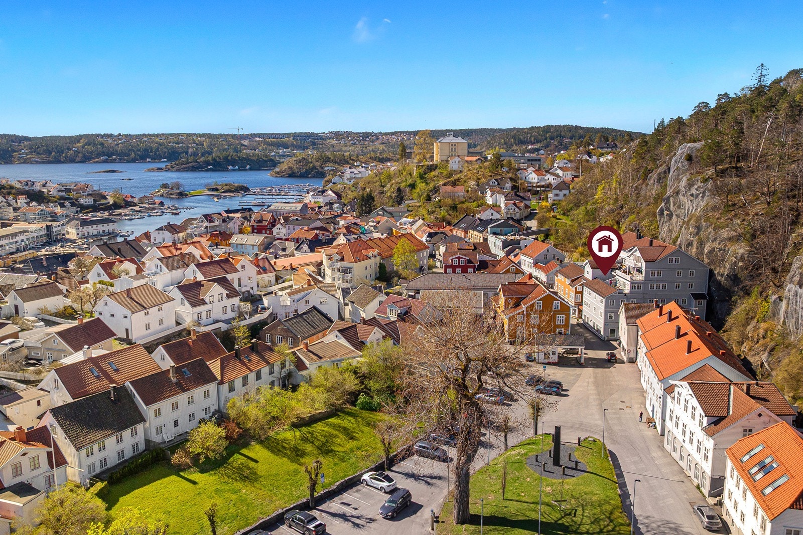 Kort vei til butikker, kafèer, skole, barnehager etc. Galleribilde