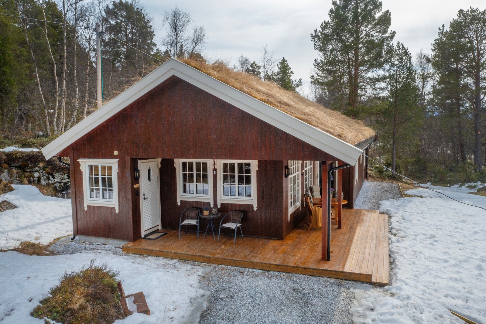 Ca. 15 min med bil inn til Oppdal sentrum med "alle" servicefasiliteter Galleribilde
