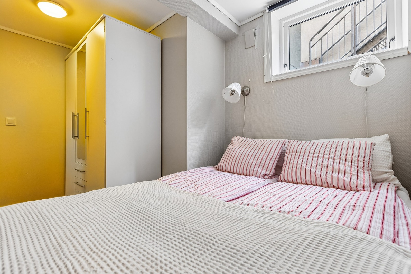 Soverommet på ca. 7 m² fremstår som en rolig og skjermet sone, med plass til seng og garderobeløsning. Galleribilde