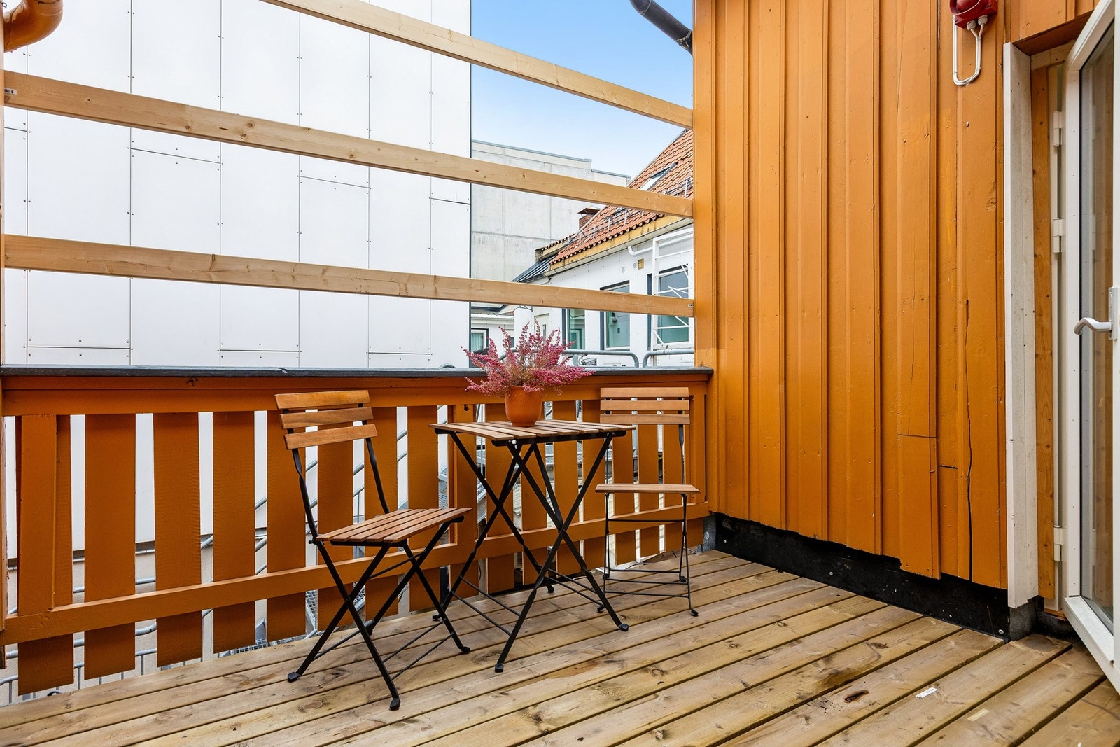 Felles takterrasse gir fine muligheter for å nyte solrike dager og sosialt samvær. Galleribilde