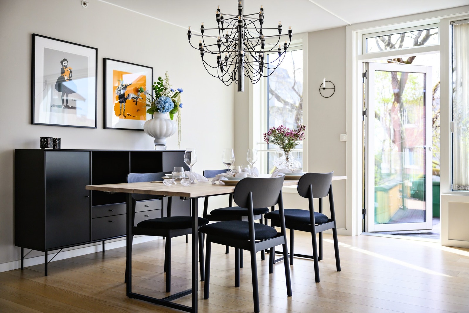 Spisestuedel, perfekt for hverdag og sosiale sammenkomster Galleribilde