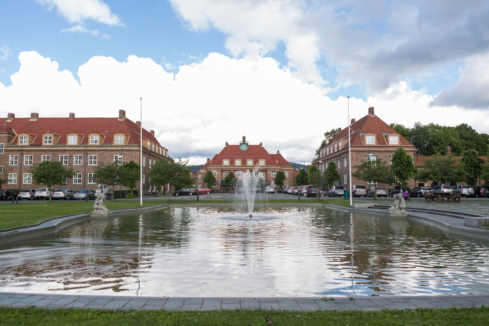 Kort vei til idylliske Damplassen, med café, bakeri etc. Galleribilde