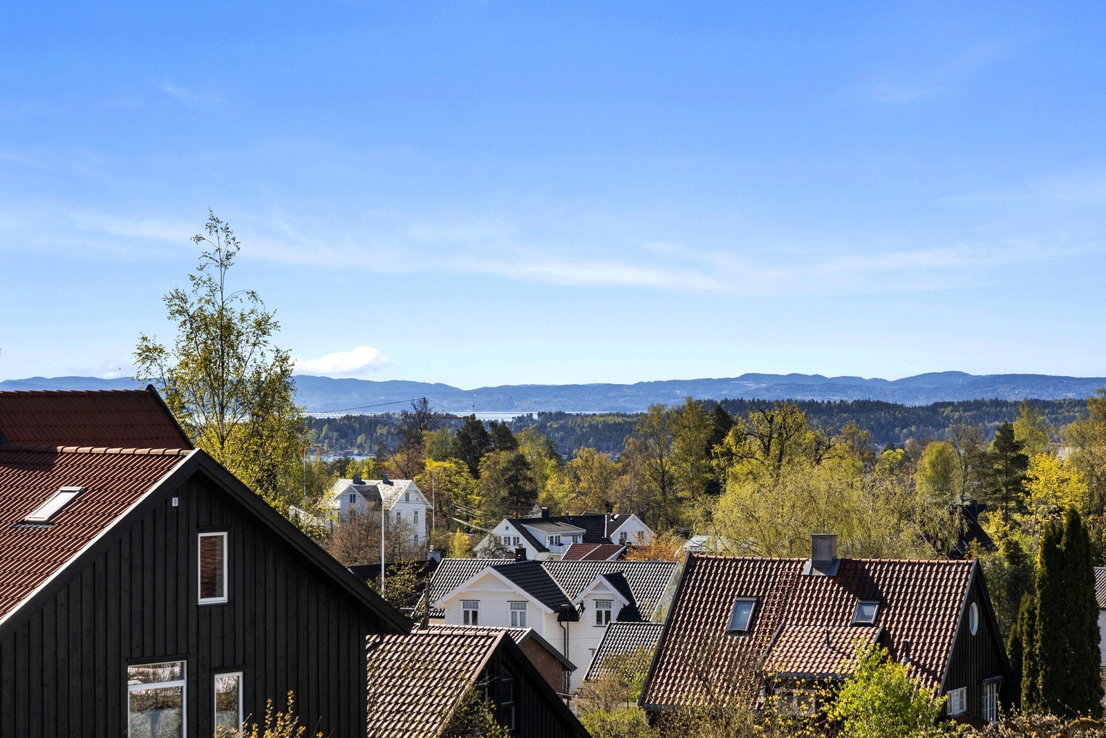 Det er også litt fjordgløtt fra balkongen. Galleribilde