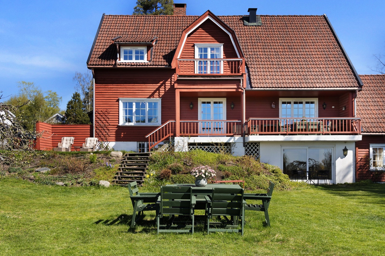 Vi tar en titt på hagen. Galleribilde